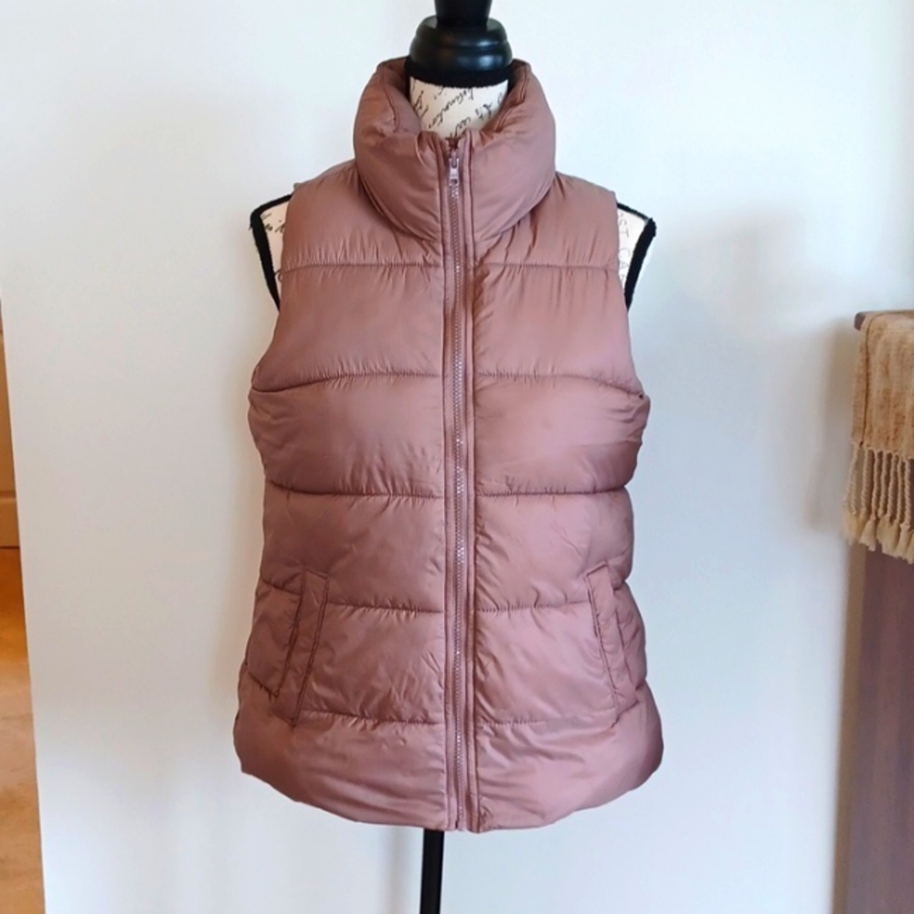 Old Navy Puffer Vest - Picture 1 of 9